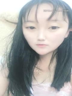 十分洁净粉嫩白虎萝莉萌妹露逼引诱，姐妹掰穴特写摸多少下就流水十分迷人